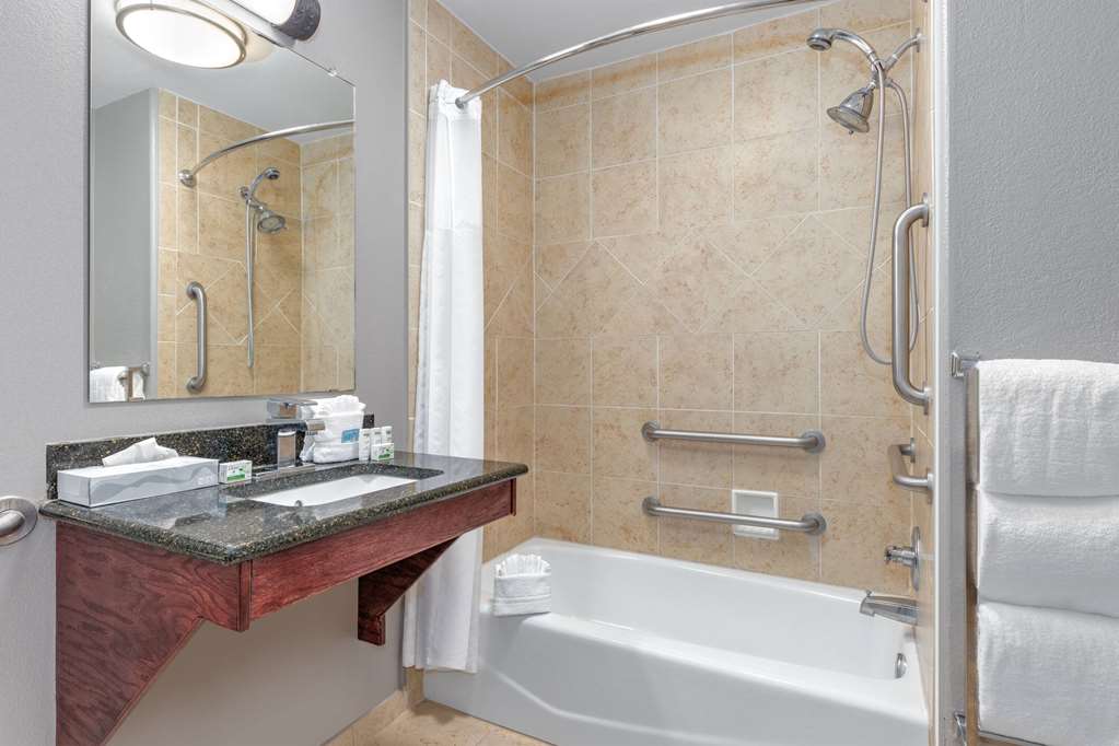 La Quinta Inn & Suites by Wyndham Woodway Waco South - photo 29