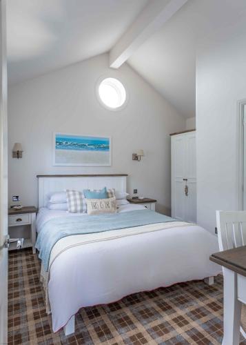 Oreo Shack The Bay 2 bedrooms with ensuites parking for 2 cars strictly pet free