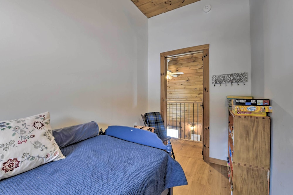 Upscale Montgomery Cabin Near Jay Peak Resort - photo 13