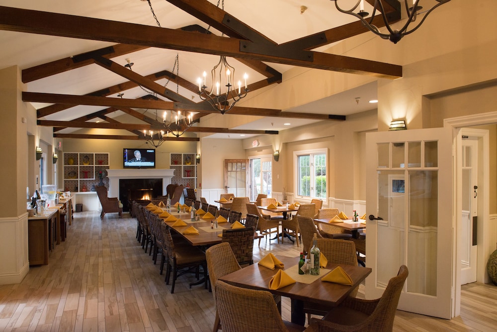 Lighthouse Lodge And Cottages - photo 46