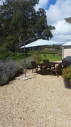 Peppermint Farm Cottage — 4-Star Luxury Hotel in Mclaren Vale, Australia