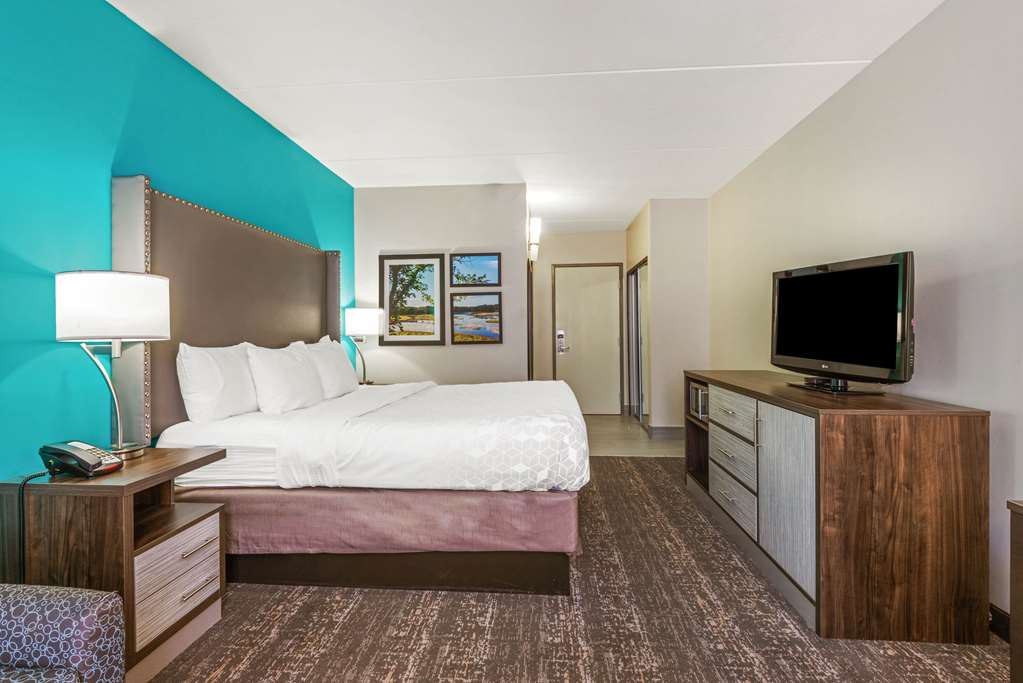 La Quinta Inn & Suites by Wyndham Jamestown - photo 17