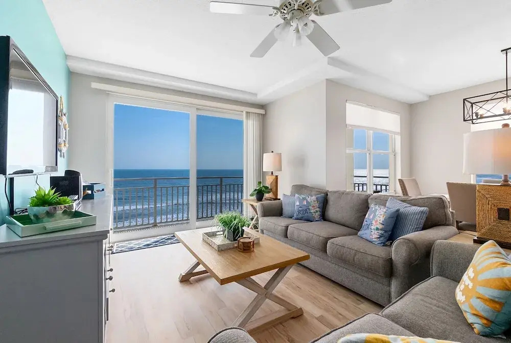 Beachfront 3BR Condo with Stunning Views Daytona — 4-Star Luxury Hotel in Daytona Beach Shores, United States