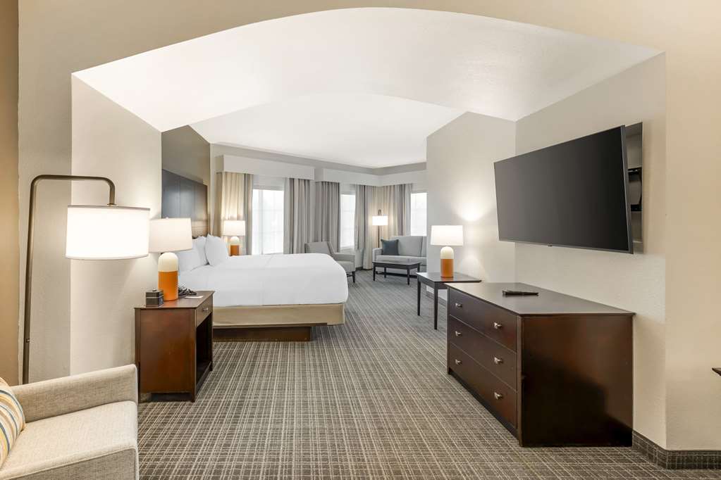 Comfort Inn & Suites Verona at Turning Stone Resort Casino - photo 31