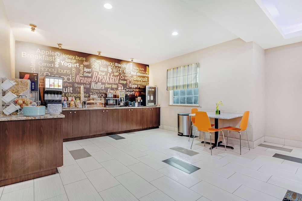 SureStay Plus Hotel by Best Western Owasso Tulsa North - photo 22