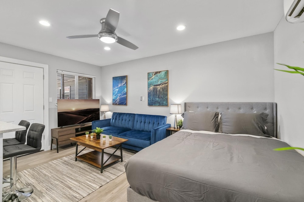 Stylish Studio Downtown Evonify - carbon neutral hotel in Austin