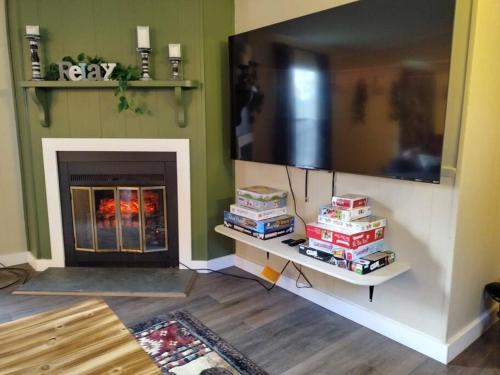 Uncle Nelson's Woodland Hideaway Scottsburg VA — hotel in Scottsburg