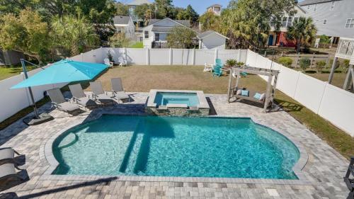 Hook Wine & Sinker 3rd Row Crescent Beach Section - carbon neutral hotel in Myrtle Beach