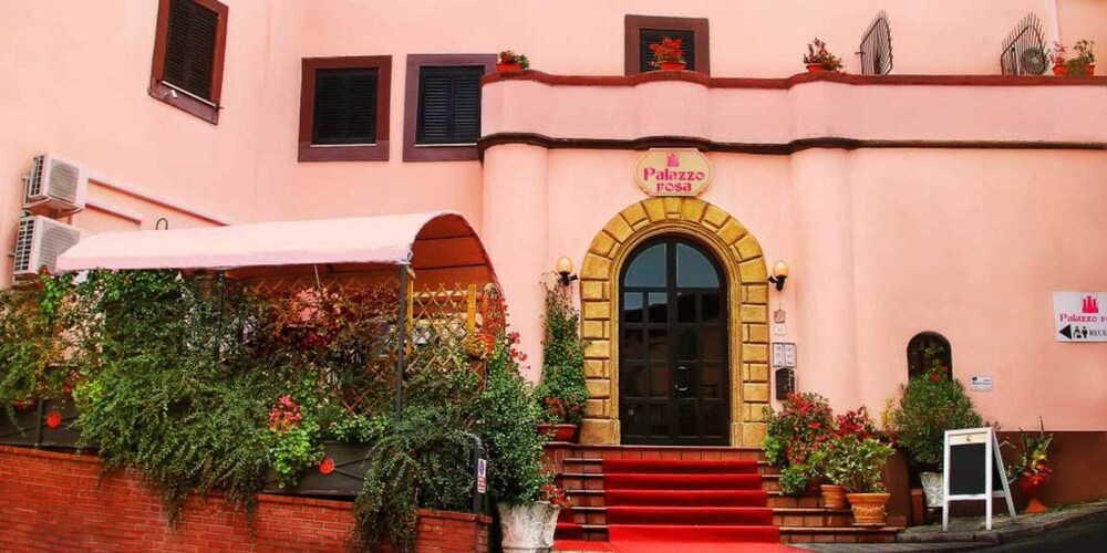 Palazzo Rosa - carbon neutral hotel in Torrice
