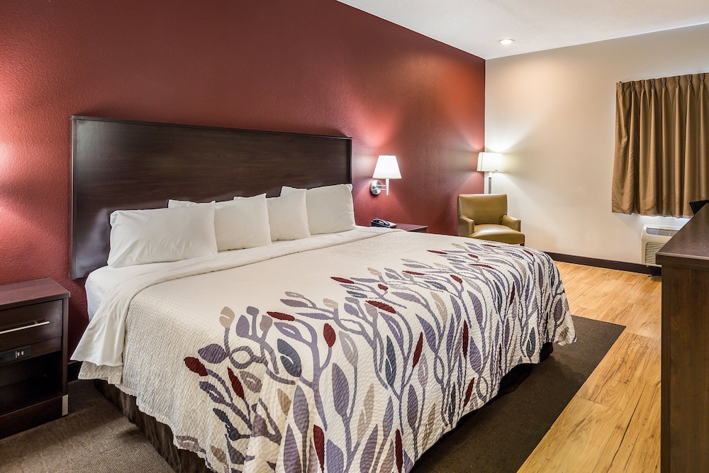 Red Roof Inn St Louis Troy IL - photo 22