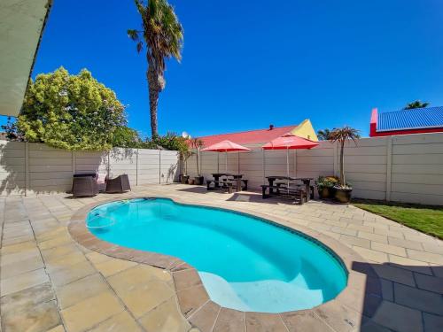 Tranquil Family Escape: Pool Balcony