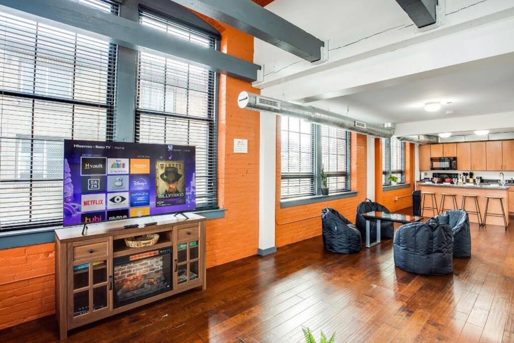 Centric Modern Loft W King Beds Smart Gametable — Rochester