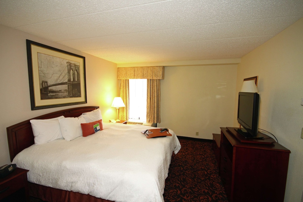 Hampton Inn Woodbridge - photo 16
