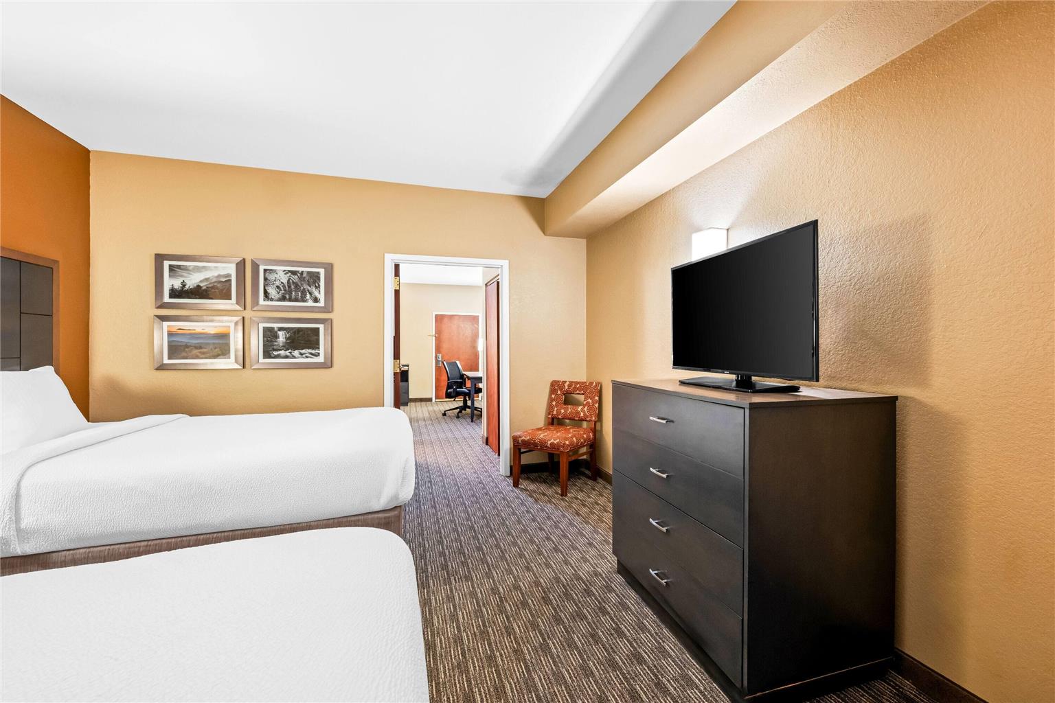 La Quinta Inn & Suites by Wyndham Boone University - photo 34