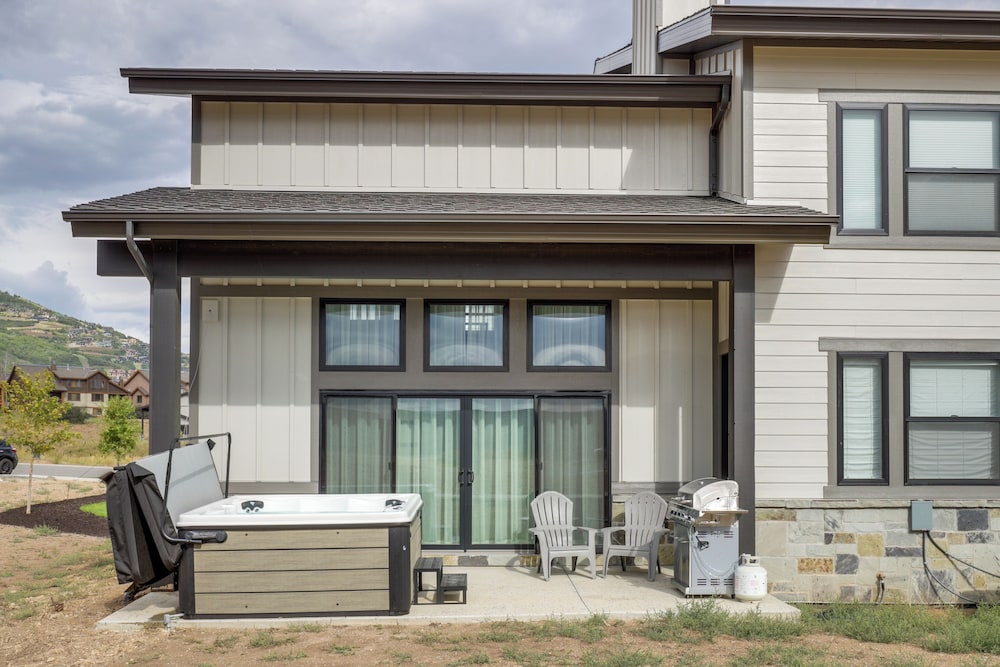2 Mi to Deer Valley Resort: Townhome w Hot Tub - photo 2