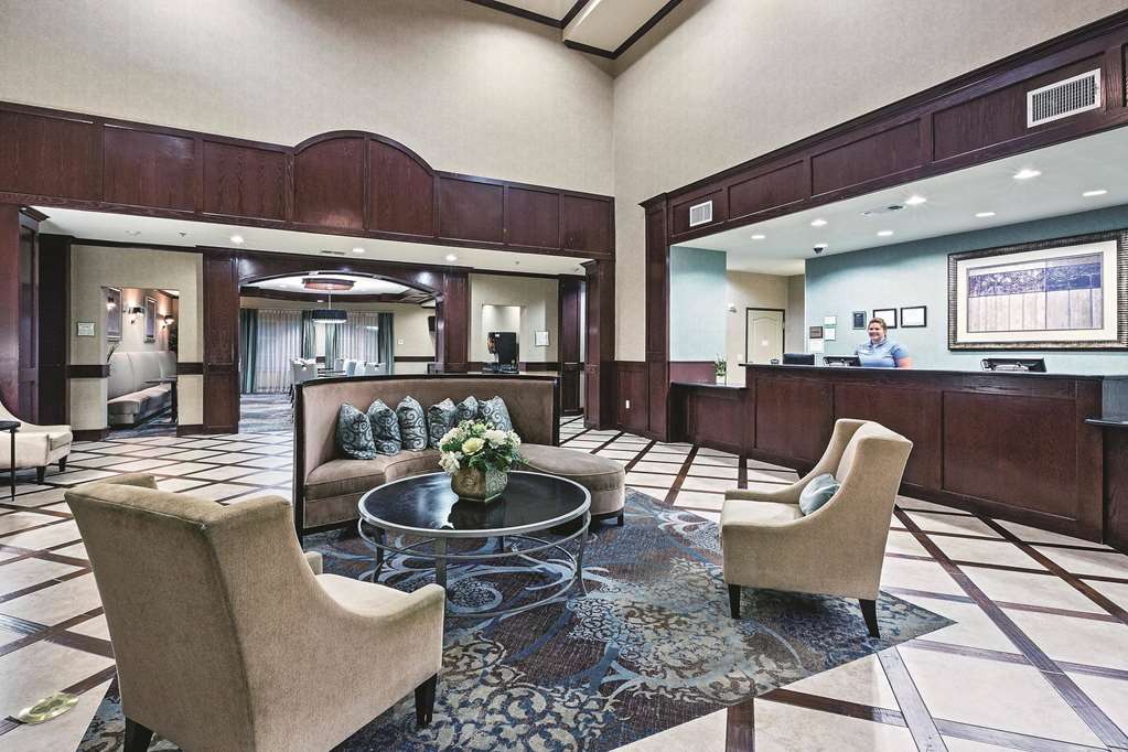 La Quinta Inn & Suites by Wyndham DFW Airport West Euless - photo 9
