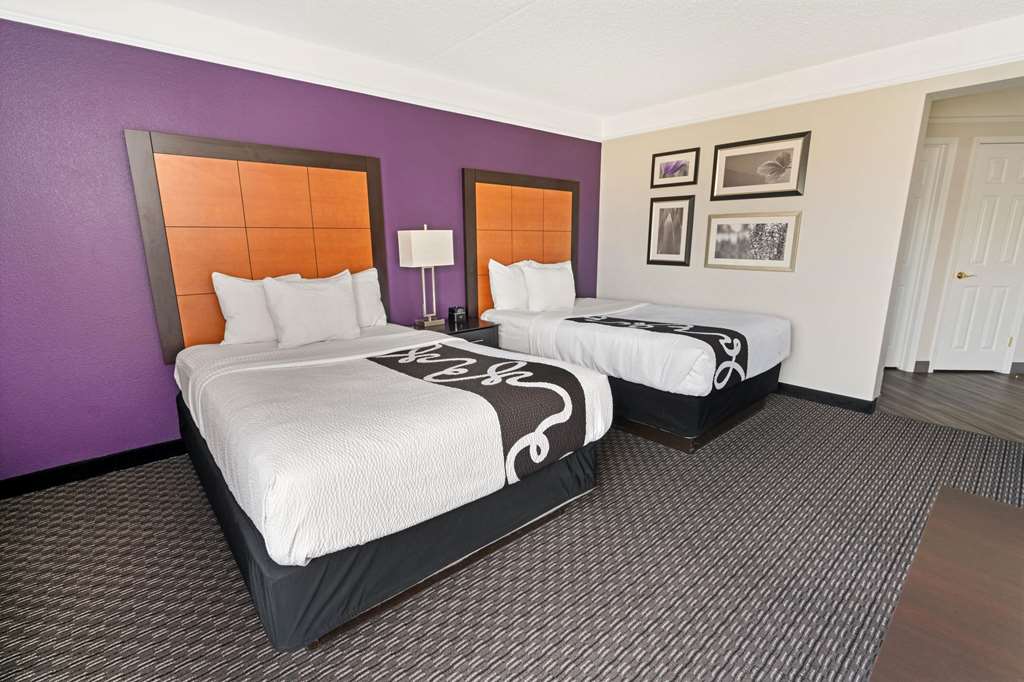 La Quinta Inn & Suites by Wyndham Phoenix Scottsdale - photo 22