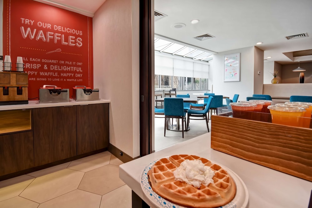 Hampton Inn Ny Jfk - photo 33