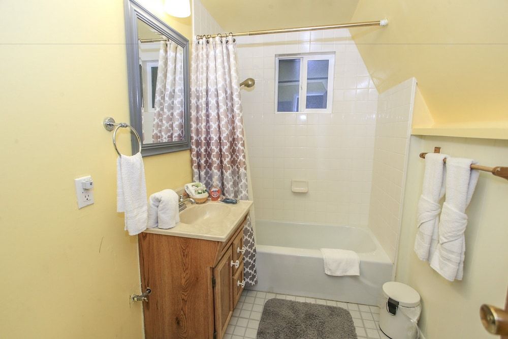 The Getaway Amazing and cozy escape With beautiful views of the Bear Mountain slopes - photo 10