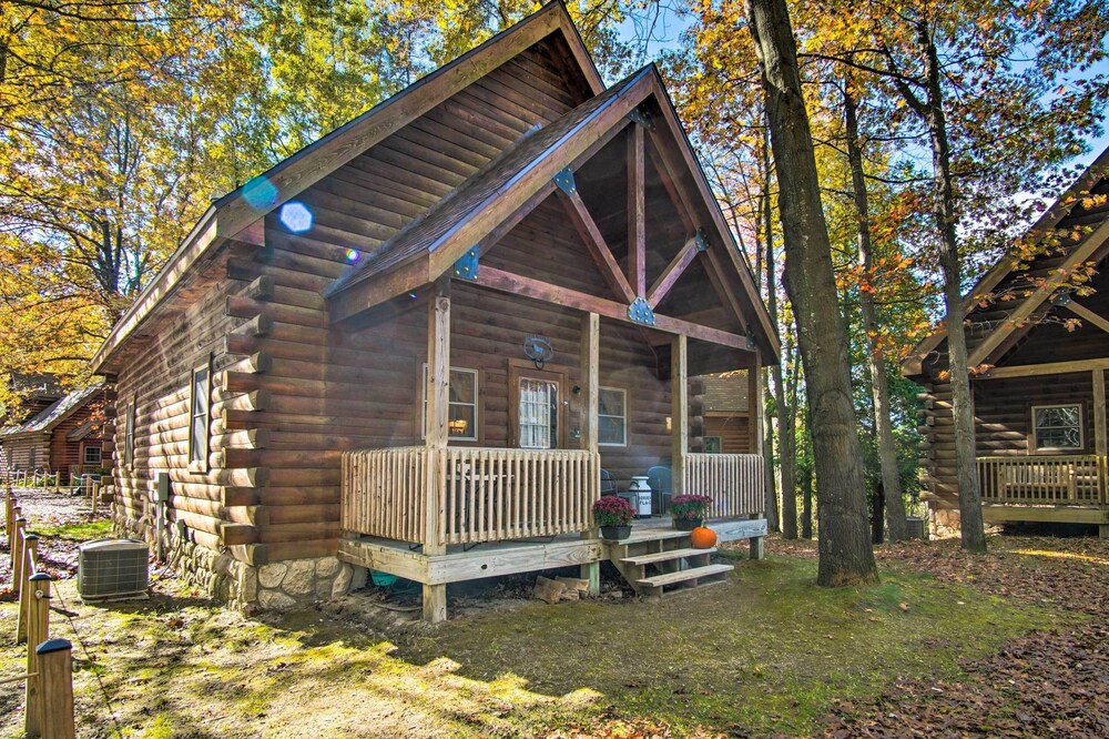 Rustic Rothbury Cabin with Resort Amenity Access - photo 12