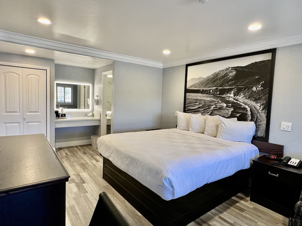 Aura Inn Monterey - photo 29