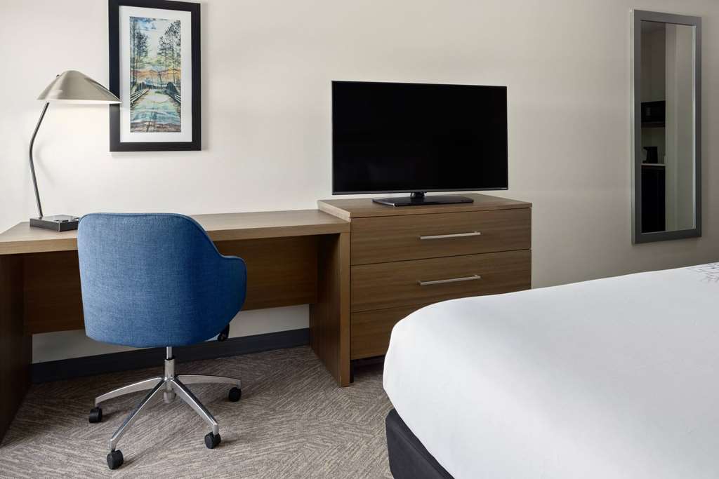 La Quinta Inn & Suites by Wyndham Locust Grove - photo 19
