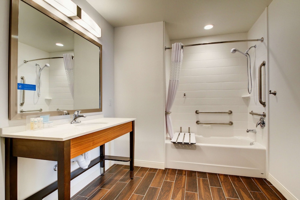 Hampton Inn & Suites Greenville Airport SC - photo 38