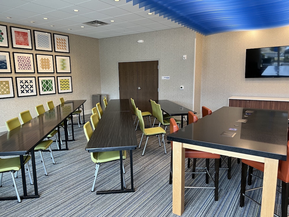 Holiday Inn Express and Suites Tuscaloosa East Cottondale - photo 27