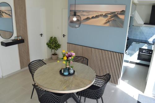 Cozy bungalow — 4-Star Luxury Hotel in Noordwijkerhout, Netherlands
