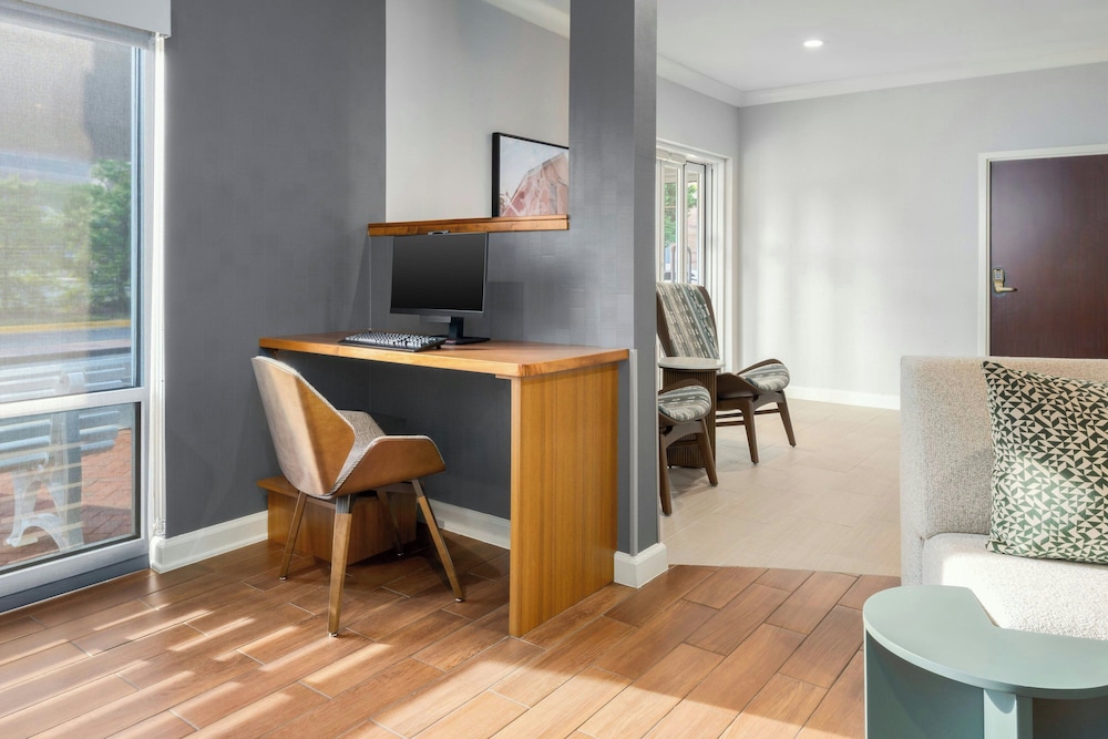 SpringHill Suites by Marriott Herndon Reston - photo 17