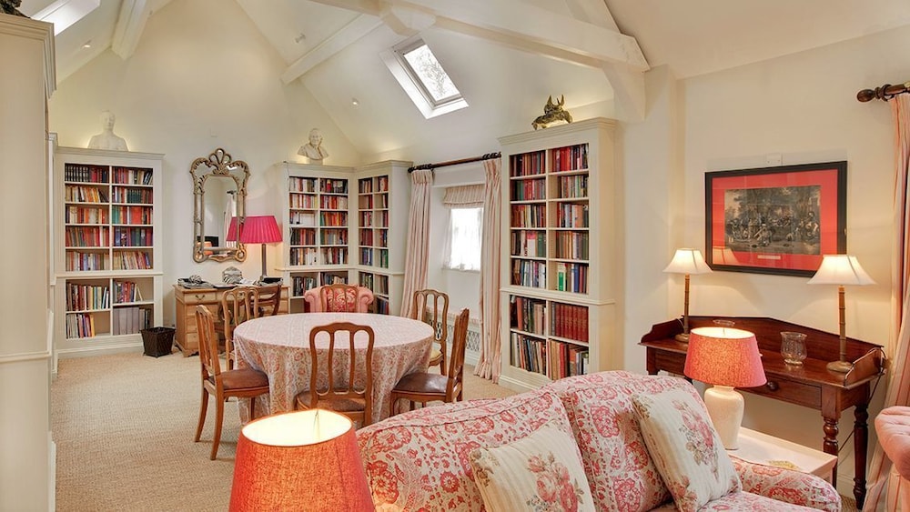 Cope Cottage — 5-Star Luxury Hotel in Chipping Norton, United Kingdom