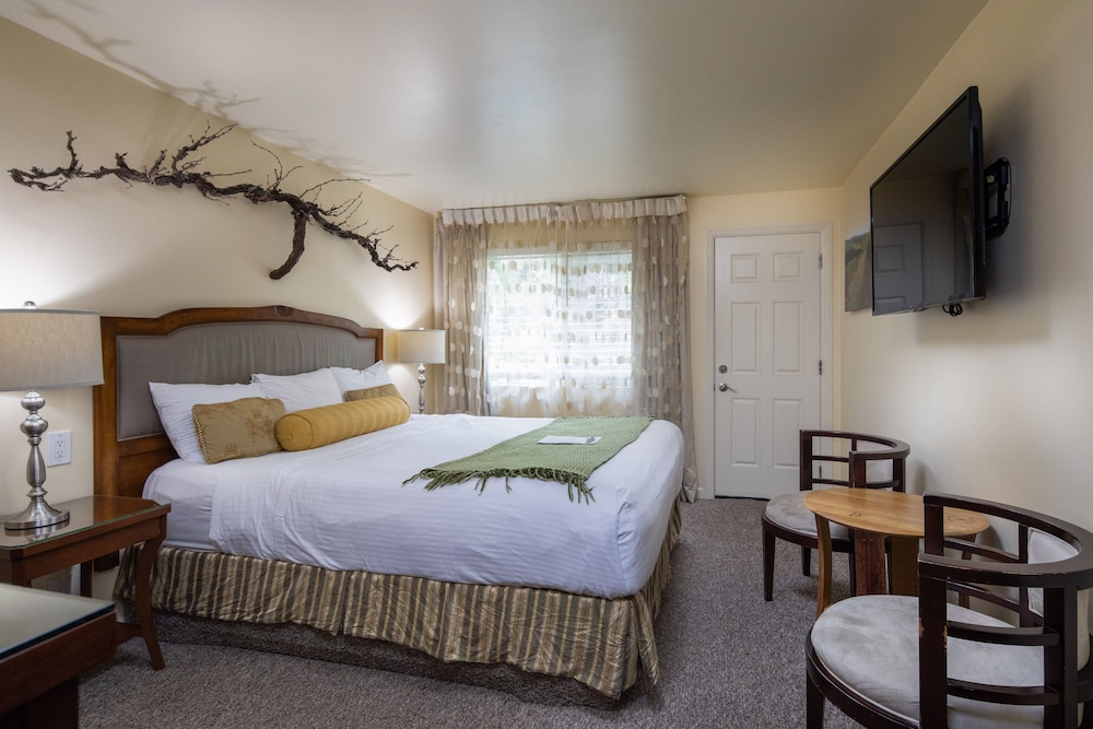 Vendange Carmel Inn & Suites - photo 19