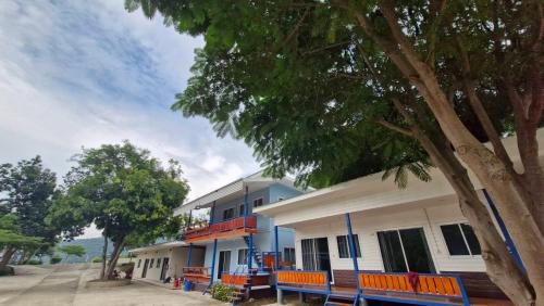 Eagle View Kaeng Krachan — 4-Star Luxury Hotel in Kaeng Krachan, Thailand