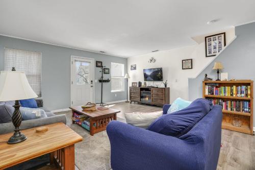 Lighthouse Estates 8 Water views & shared pool in Chincoteague, United States