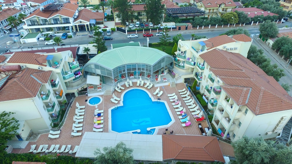 Belcehan Deluxe Hotel