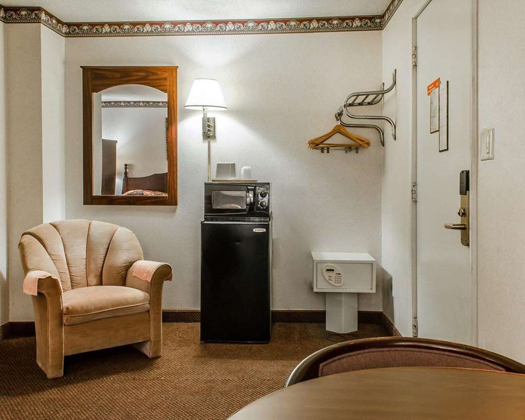 Econo Lodge Frackville - photo 16