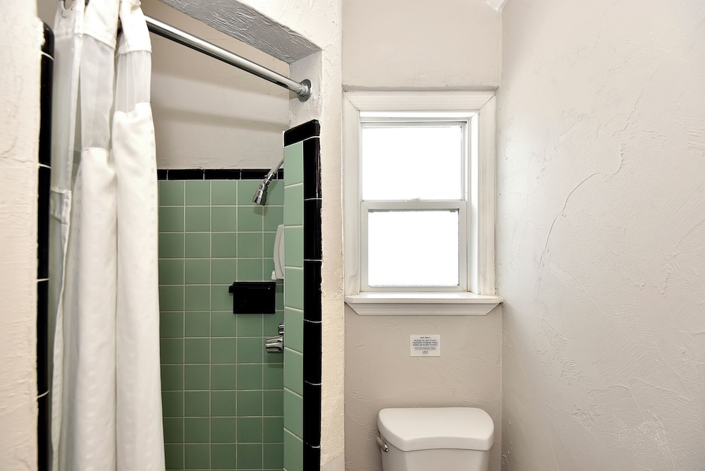 Shoreline Suites & Cabana Cottages - photo 98
