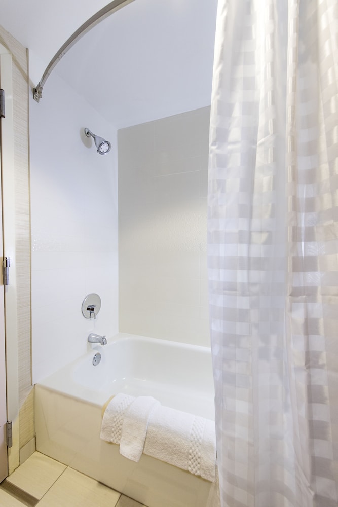 Fairfield Inn & Suites by Marriott Ft. Myers Cape Coral - photo 9