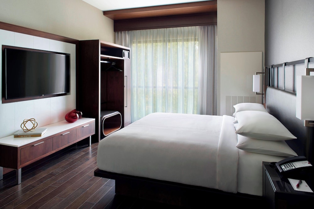 Marriott Columbus University Area - photo 12