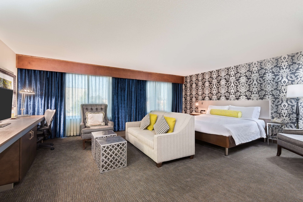 Hilton Garden Inn Westbury - photo 11
