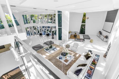 Villa Loggia Oasis Luxurious 6BD 7BA with Resort Style Pool - photo 61