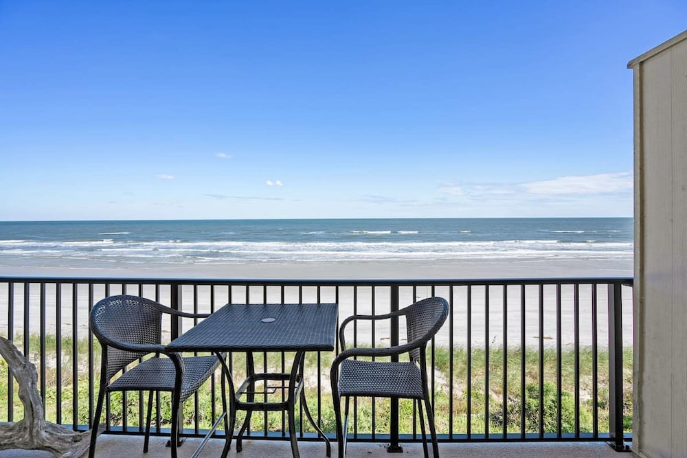 Oceanfront Summerhouse Condo Pool Tennis BBQ — 4-Star Luxury Hotel in Saint Augustine, United States