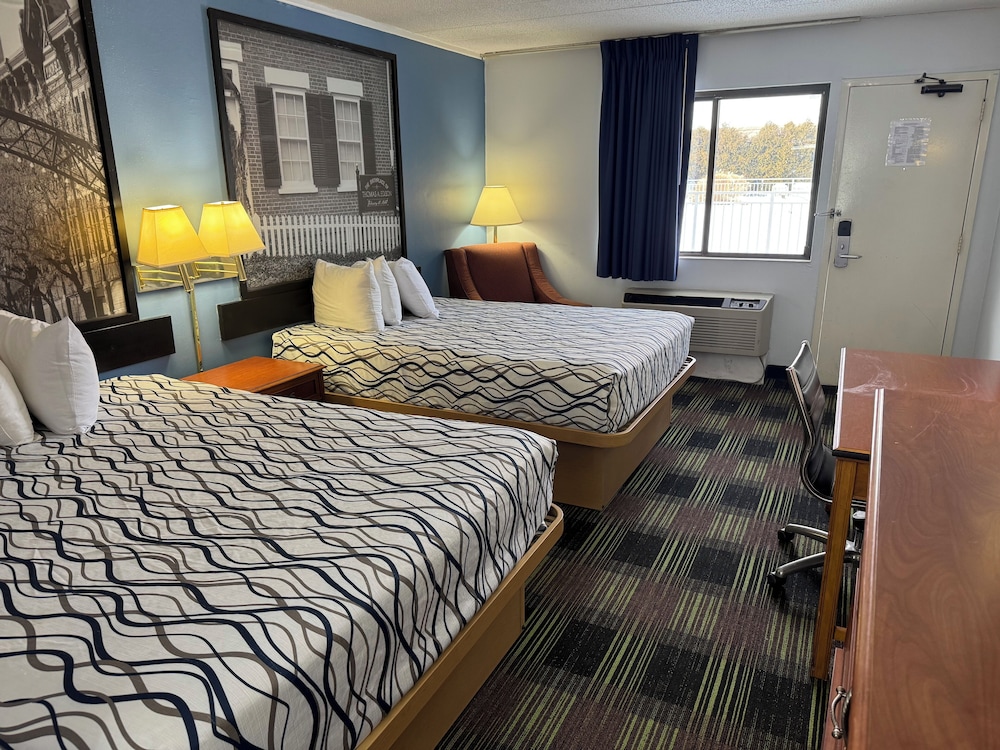 Sprucewood Inn in Elyria, United States