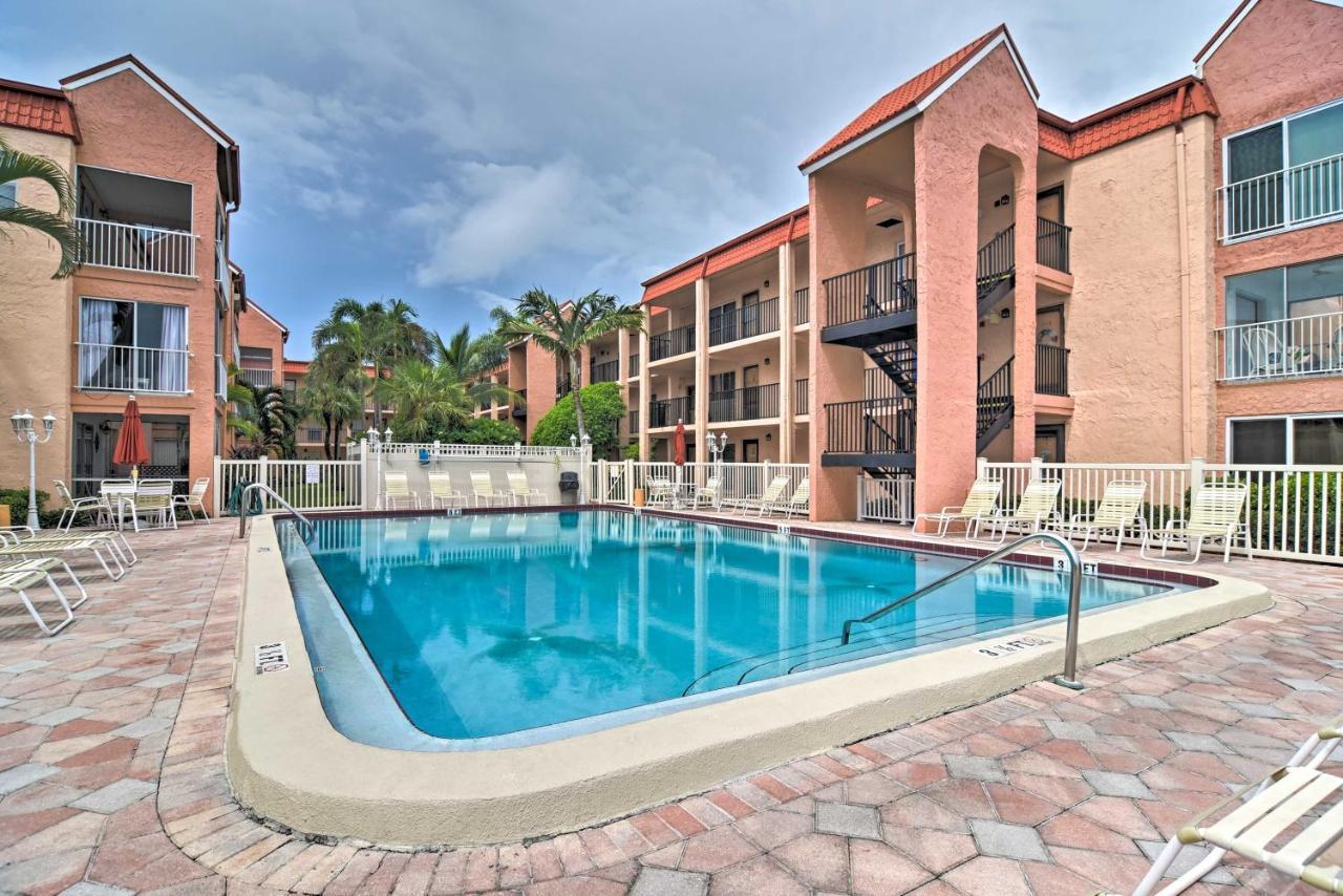 Walk to Ocean St Pete Beach Condo with Pool Access — 4-Star Luxury Hotel in Saint Pete Beach, United States