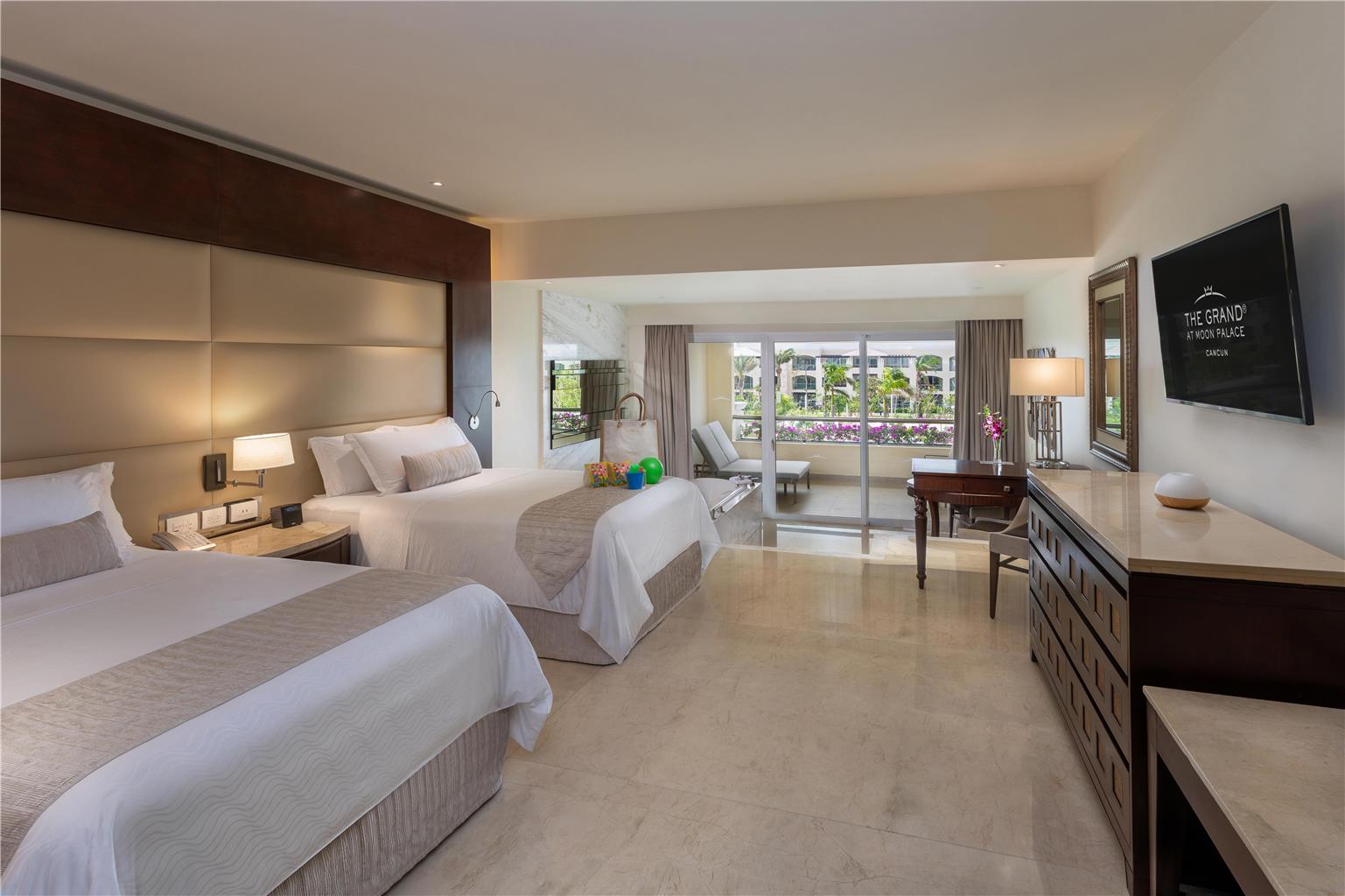 Family Deluxe Two Beds