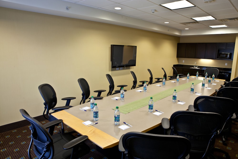 Holiday Inn Express Hotel & Suites Lansing Dimondale by IHG - photo 56