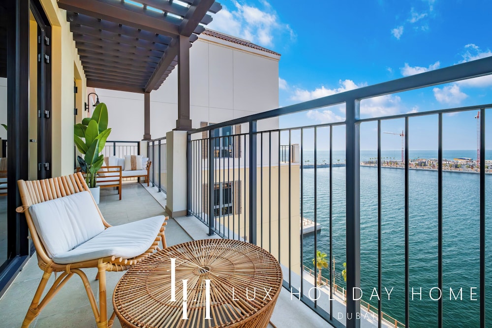 LUX La Mer Infinity View Luxury Boho 1 — 4-Star Luxury Hotel in Dubai, United Arab Emirates