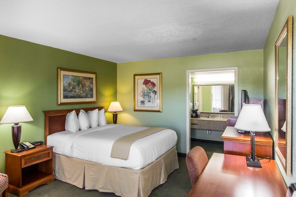 Quality Inn & Suites Waycross - photo 6