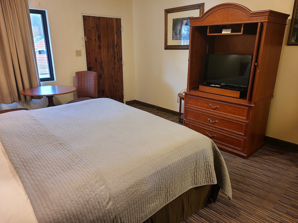 The Mountaineer Inn - photo 8