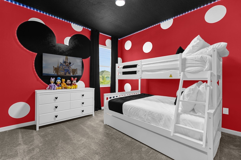 Upstay Theme Rooms Pool Spa Theatre Arcade - photo 30